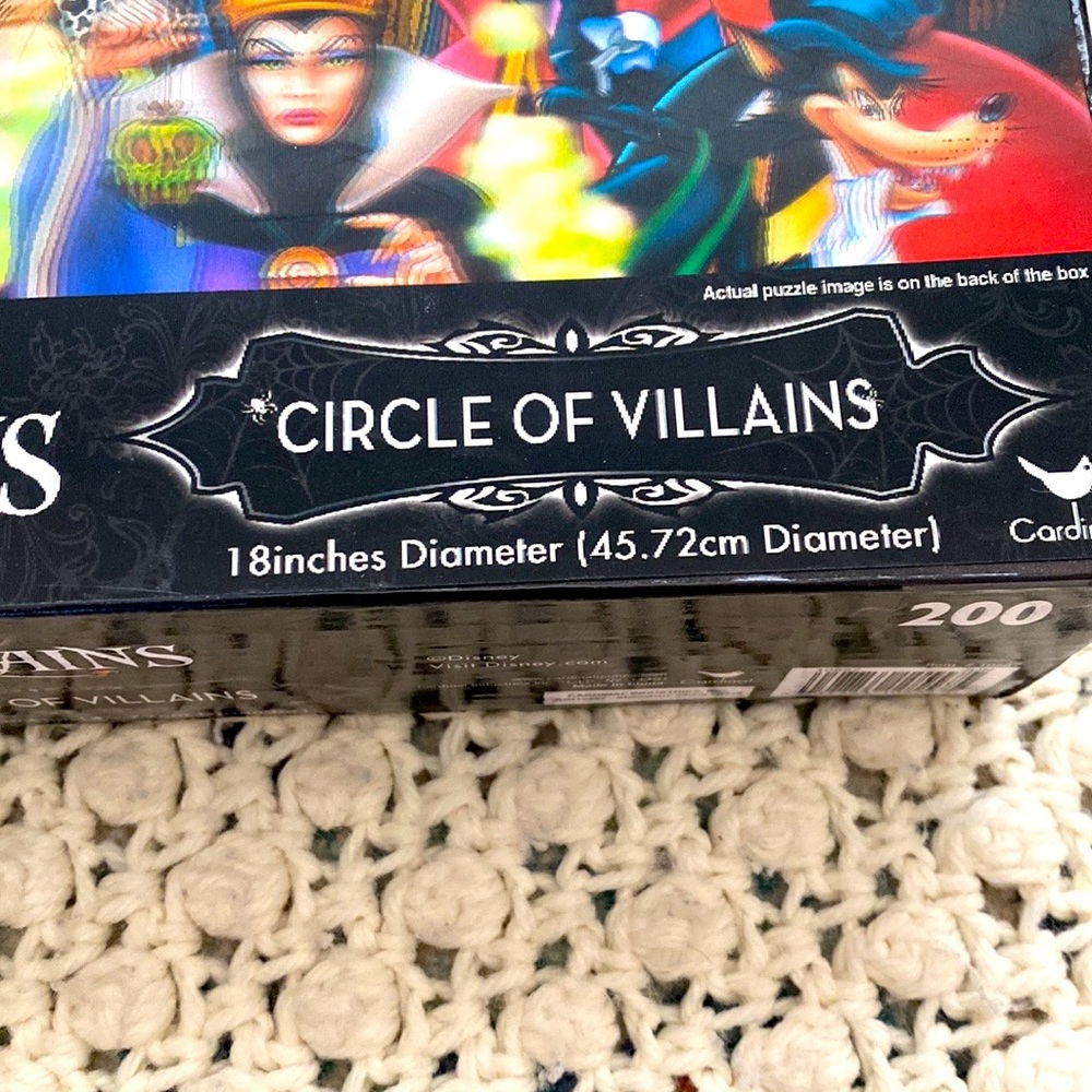 Disney Villains 200 piece puzzle holographic EUC
